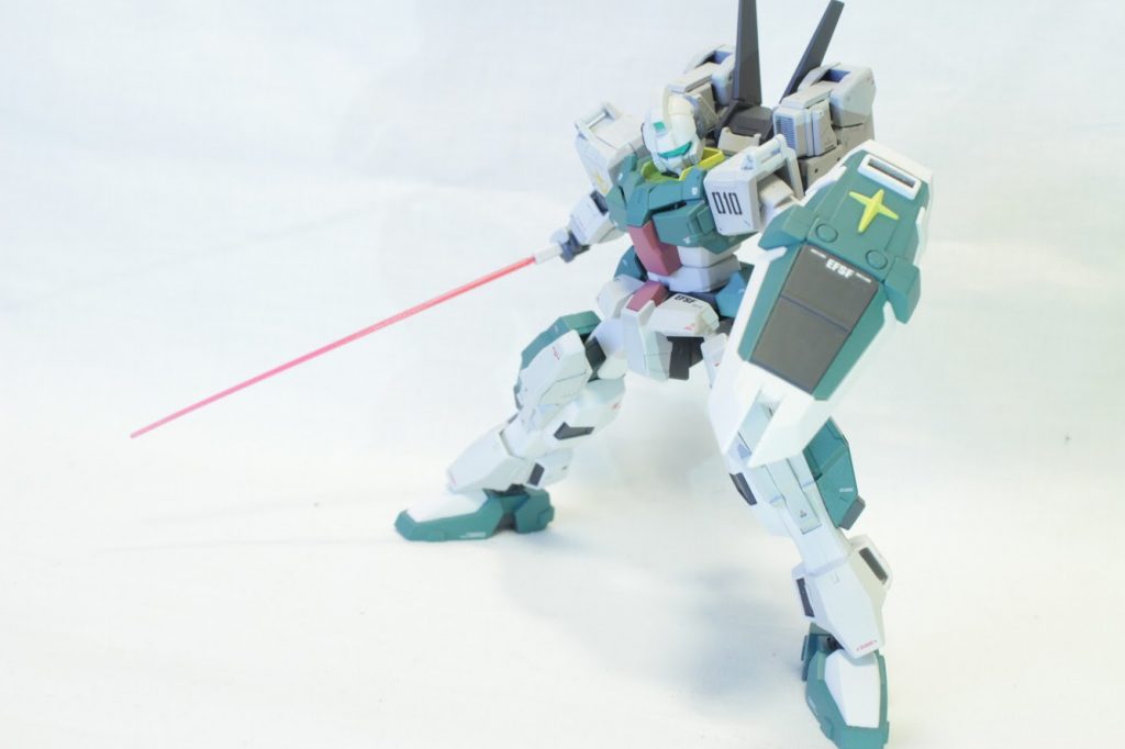 ## GNビームサーベル
ヴァーチェのビームサーベルです。リアアーマーにマウントされています。あくまでジムの皮を被ったGN機なので武装もGN兵器にこだわってみました。