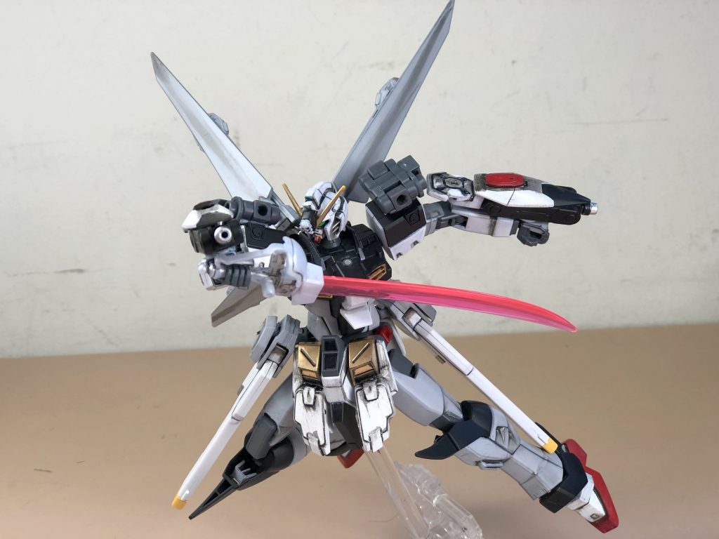 フルクロスを外すとダイナミックなアクションも思いのままです