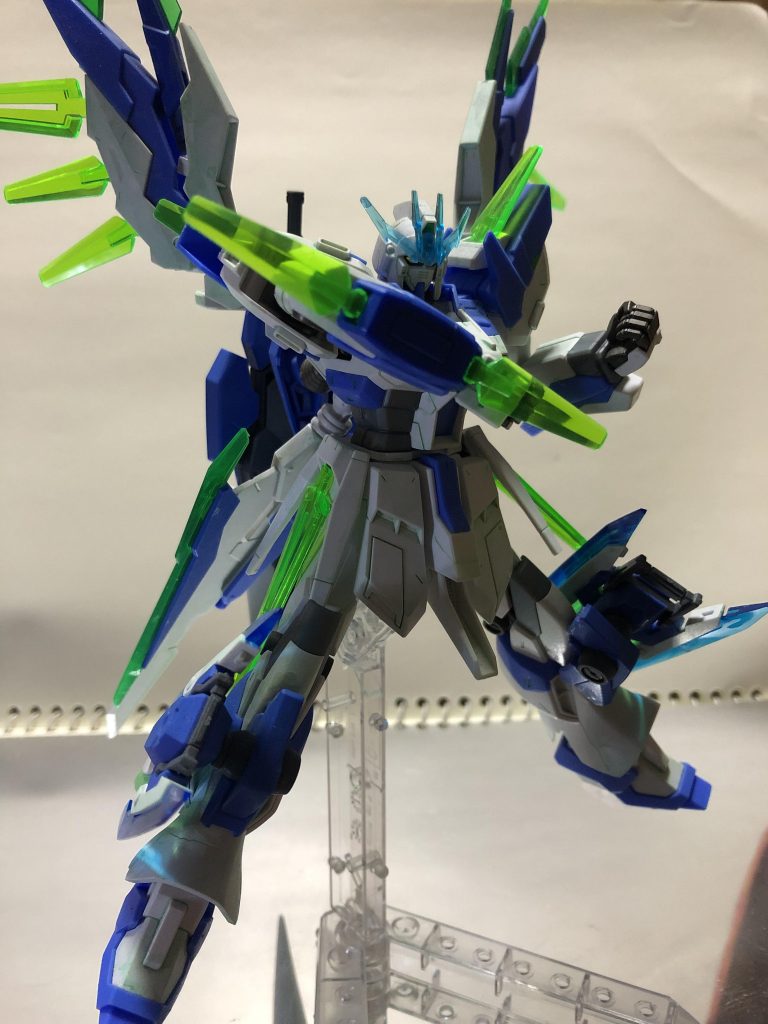 拳で殴るときはCファンネルで威力を強化します。