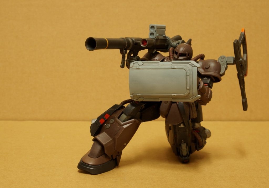 ちょっとギリギリな立膝。