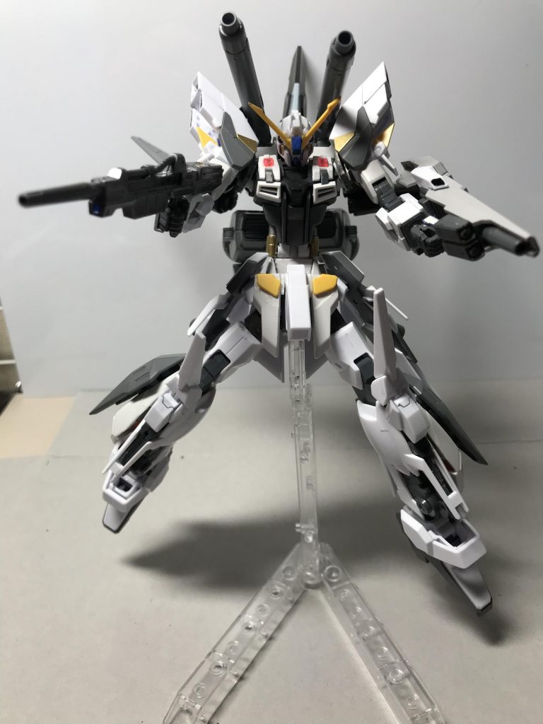 フルバーストで!!
このバックパックにはダブルゼータのダブルビームライフルが装備されていてキャノンとして使われています!