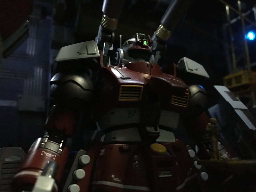 コックピットは開閉出来るように改造しました。カッコイイ!!!ガンキャノンはハンガーが似合いますね!