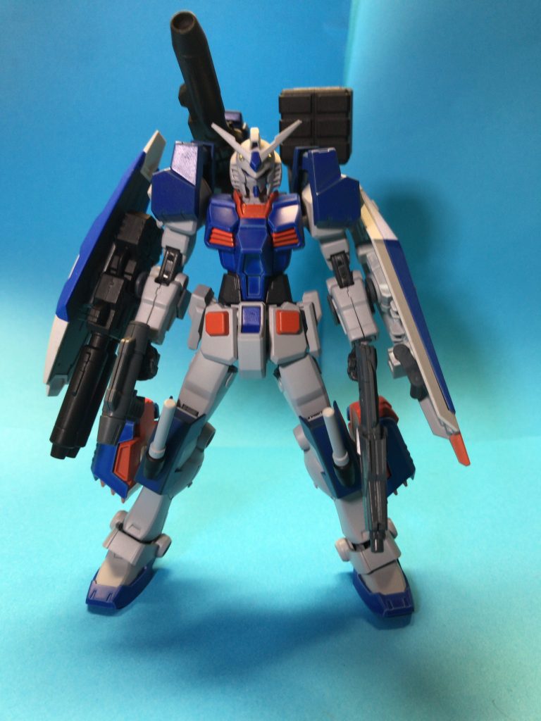 フロント。最初はベースガンダム本体のみを作っていましたが色々試すうちにフルアーマーぽくなったのでその方向で組みました。名前はAGE-12号機を意識しています。すき。