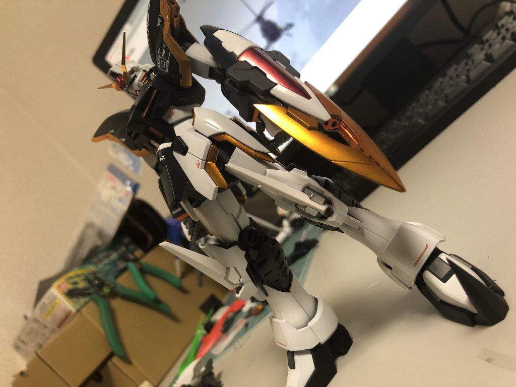 太ももの上部分が股間に干渉するためカットし、可動域を広げました