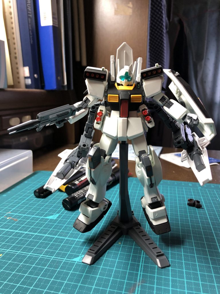 ファンネルとしても稼働は出来るが離れるほど制御機能が落ちてしまうため機体に繋がったままでの使用がメインです。