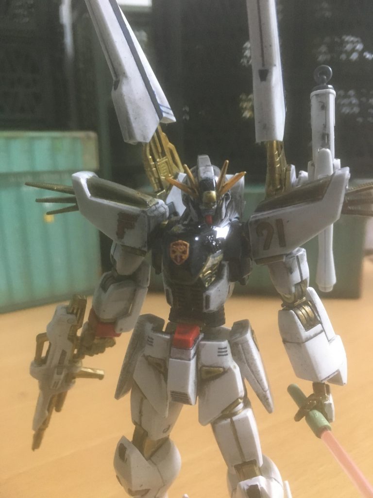 そしてビームサーベルやそれ以外のビーム兵器にも対応できるようできているが試作機のため使うのを躊躇されており、専用武器などはまだ開発されていない。