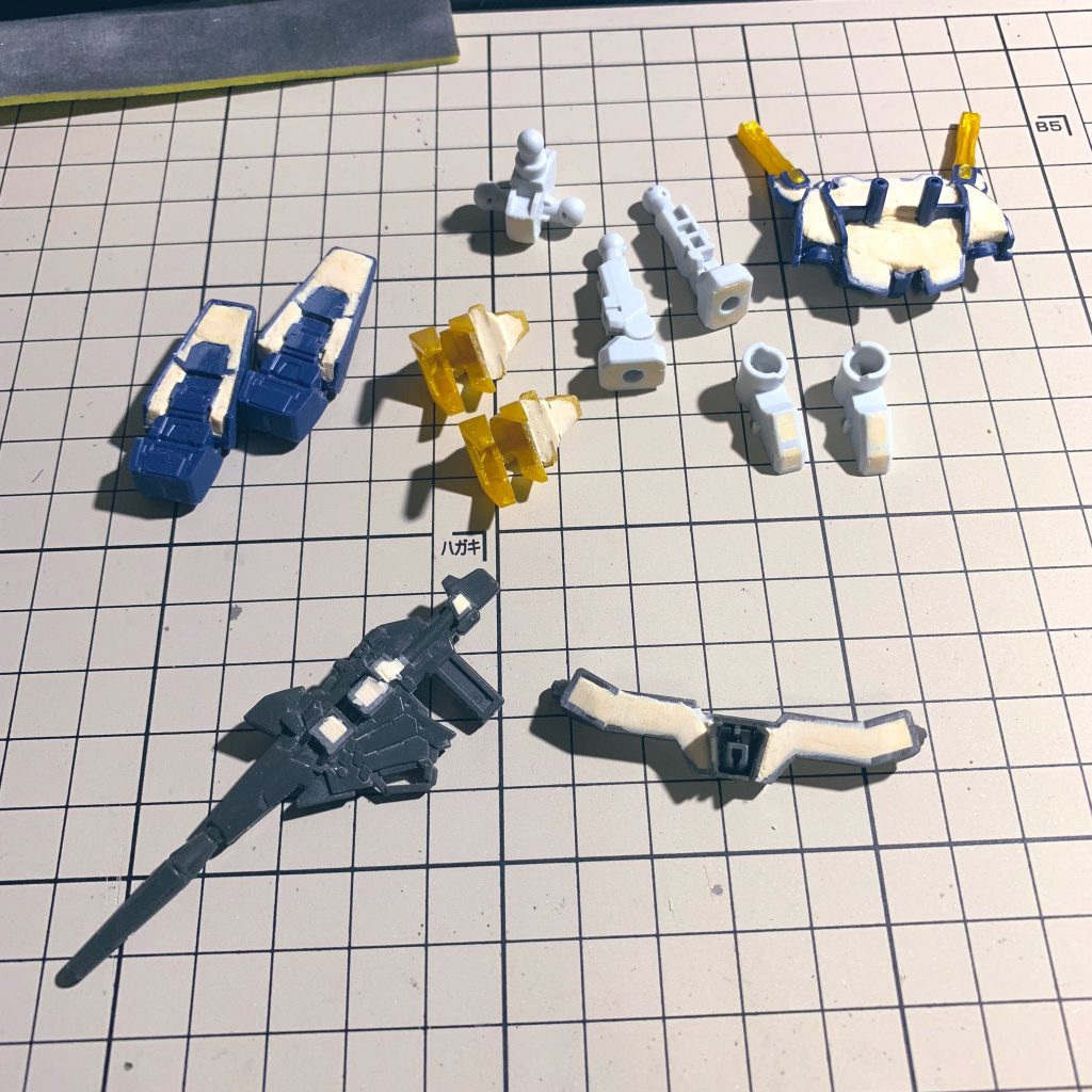 気になった肉抜きをパテで埋めました。