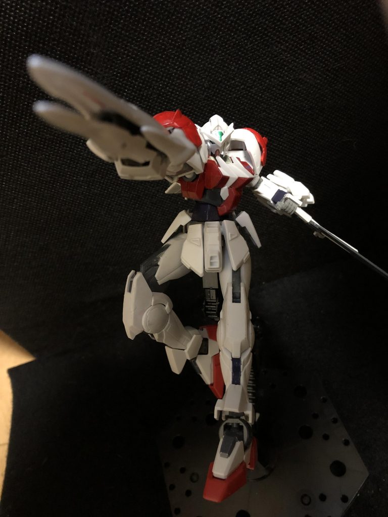 アームドアーマーHH。ハシュマルヘッドの略で、ある程度湾曲する強力なビームを撃てる。チャージ時間がかかるが、更に高威力のクリュセ砲を放つことが出来る。