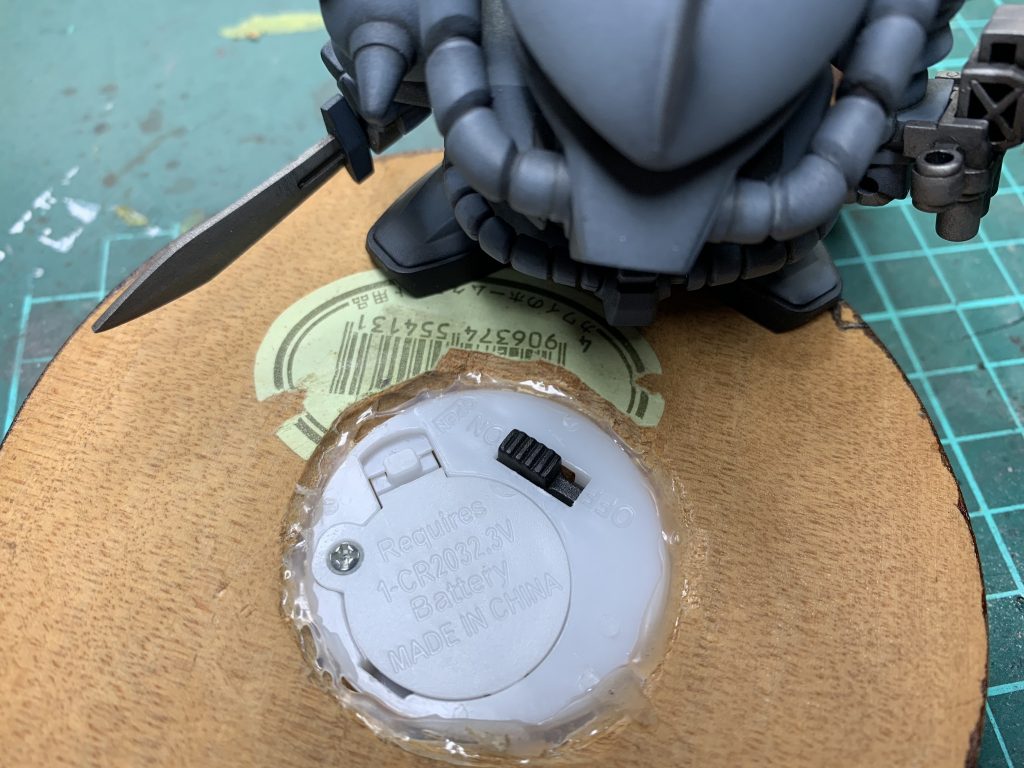 台座にスイッチ埋め込み