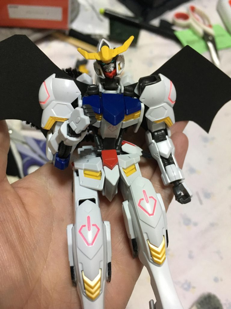 これで完成!
ガンプラ改造まで行かなくてもちょっと工作してこんなの作るのも楽しいですよーというお話でした