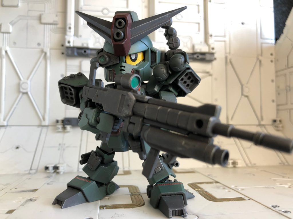 *ノーマルモード*
バックパックの武装ユニットと脚部の無限軌道を分離することでノーマルモードとなる。