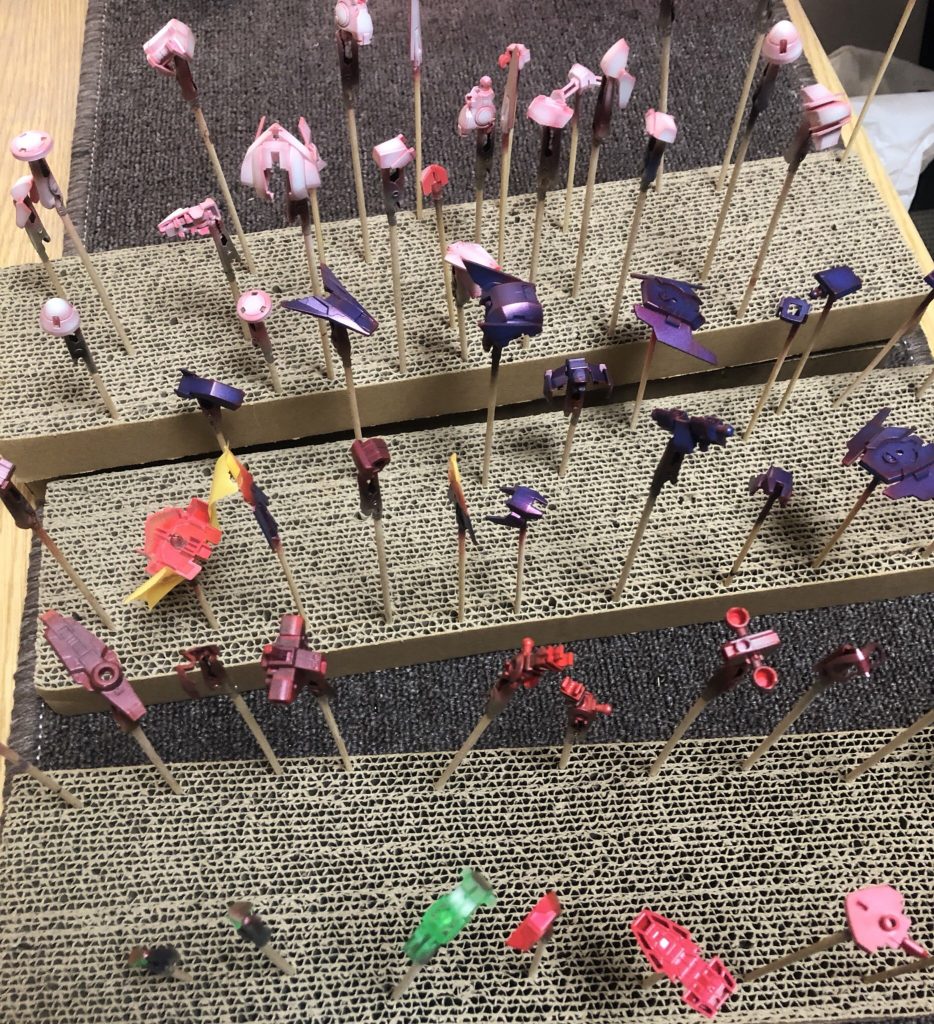 それぞれの色をグラデして、雲母堂本舗CCパールPCレッドをドバーッ、クリアパーツにもドバーッ!