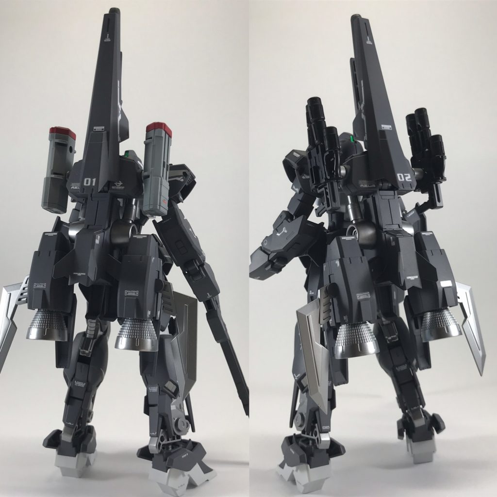 ブースターを2基作成したので両方の後写真です。
Bst1号機(左)はミサイルポッドをBst2号機(右)はキャノン砲を装備させてます。