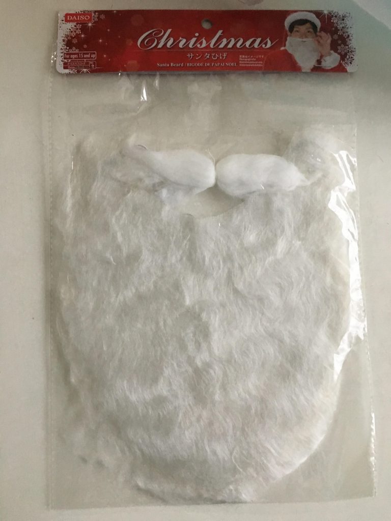 たてがみは、ダイソーで買ったサンタのヒゲ