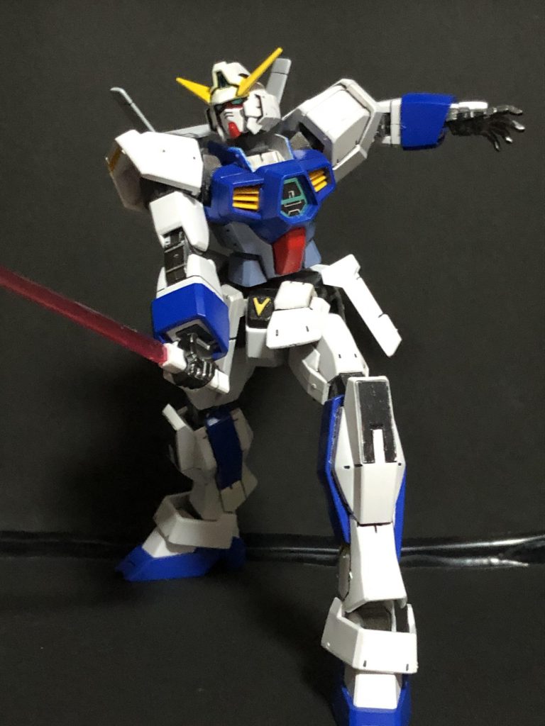 墨入れは装甲にブラック、関節にはシルバーを使っています。