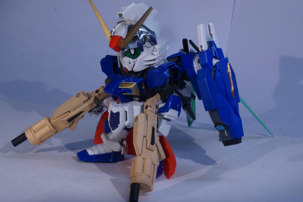 　バックパックは、デスティニーガンダムスレイプニルと同じく、HGダブルオーガンダムセブンソード/Gのパーツを使っているので、HGオーライザーを付けたり、デスティニーガンダムスレイプニルの換装装備、デスティニーガンダムスレイプニル[アブソリュート]の装備をつけることができます。(画像は、デスティニーガンダムスレイプニル[アブソリュート]のオプションをつけた状態です。)