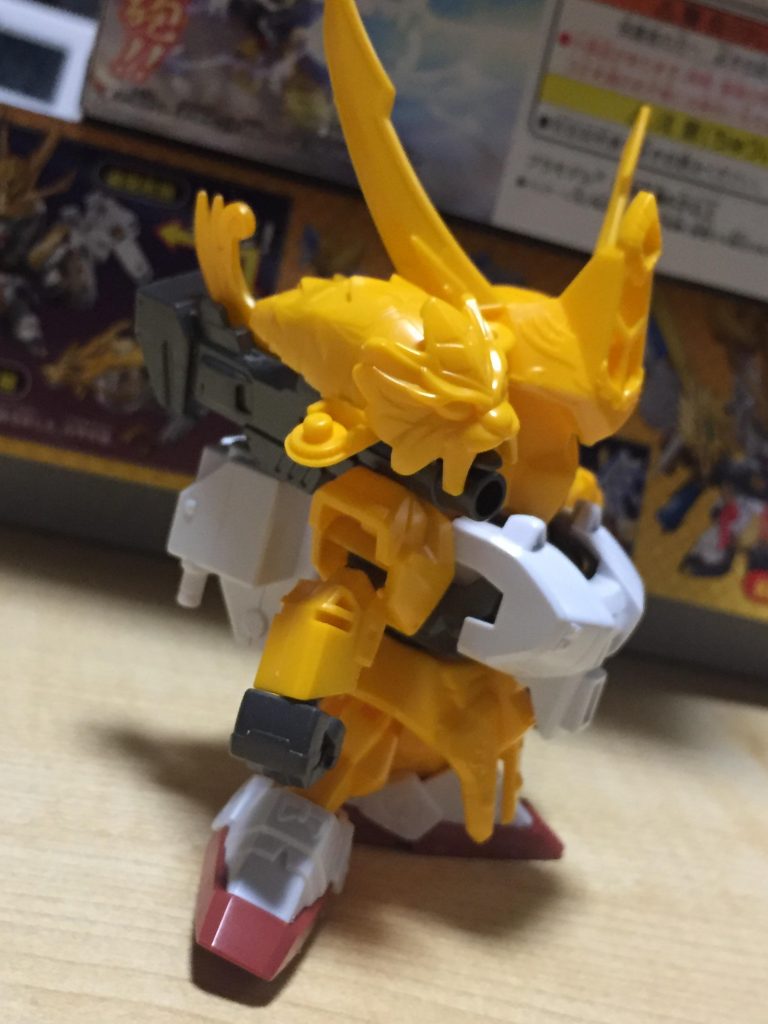 初期のパーツ選定中。
孔明νのパーツで上手くそれっぽく出来たので作りやすくなりました。
胸のパーツは最終的に中央と左右分割して上下向を変えてそれっぽくしました。