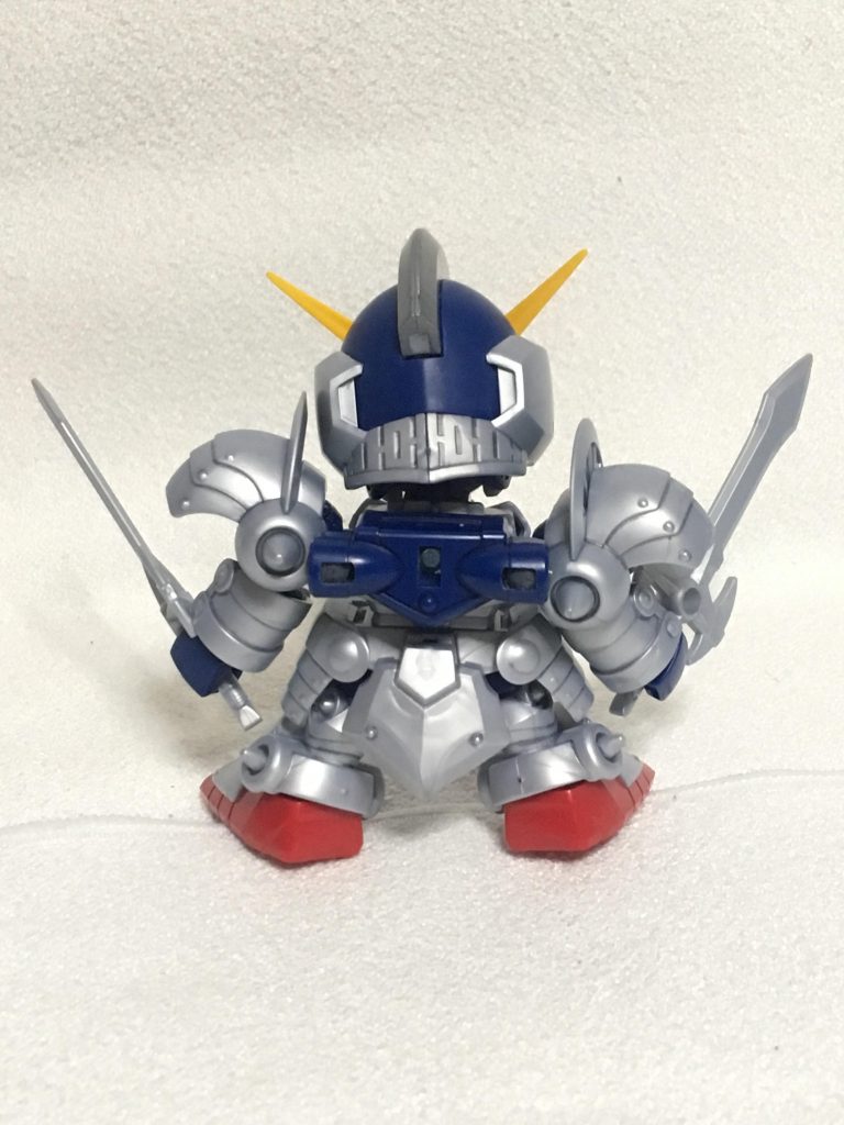 マントは無しで、目だけ別のシールを貼って目付きを変えてます。