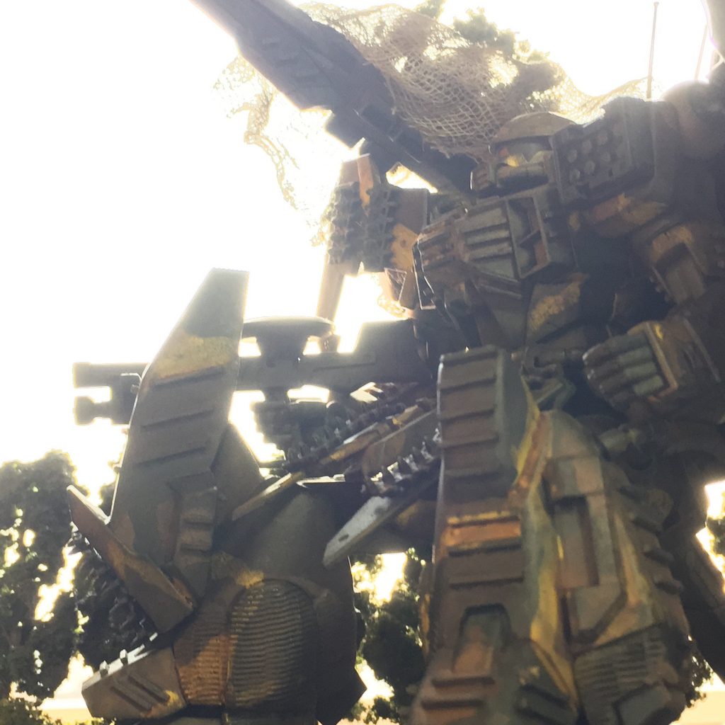 自然光で撮った写真です。
この光の中に佇むザク…浪漫を感じませんか…?