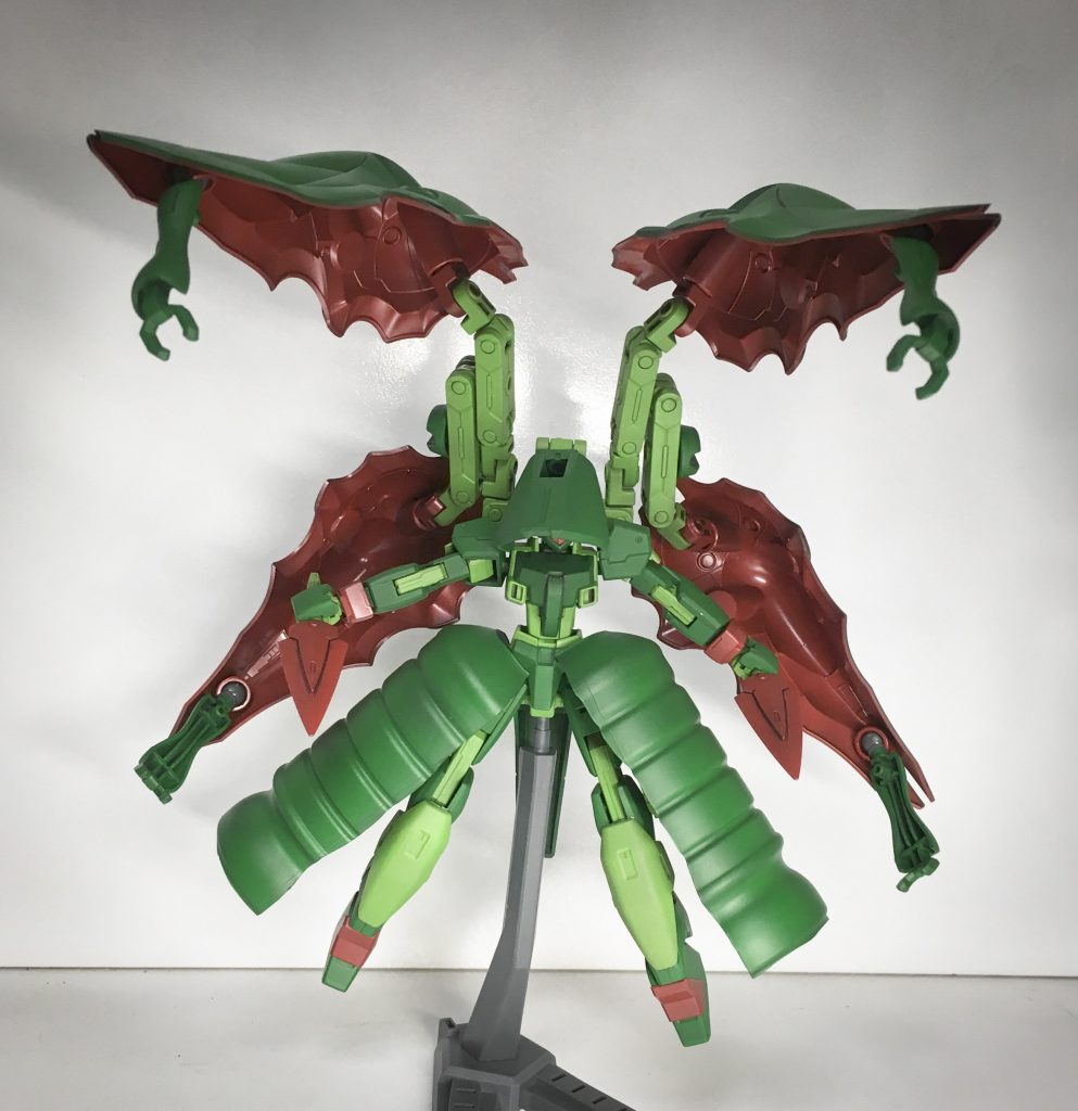 GNクロー
複合バインダー内に収納されているサブアーム
アーム先端から短いビーム刃を発生可能であり、敵機拘束は元より四つの爪で挟み潰すように敵機を引き裂く運用も想定されている