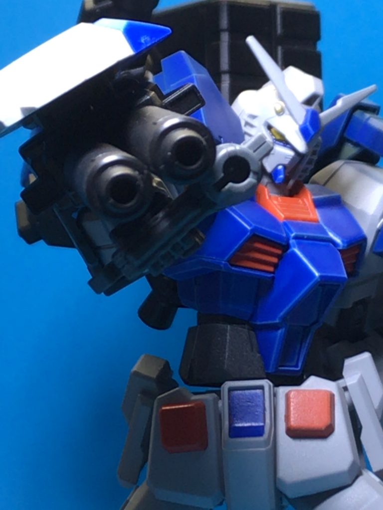 アクション。こうして見ると量産型νみたいな顔にも似てる…？
腕の武器はリバイブ版ガンダムが出た頃の雑誌付録とAGE-1のシールドを組み合わせています。