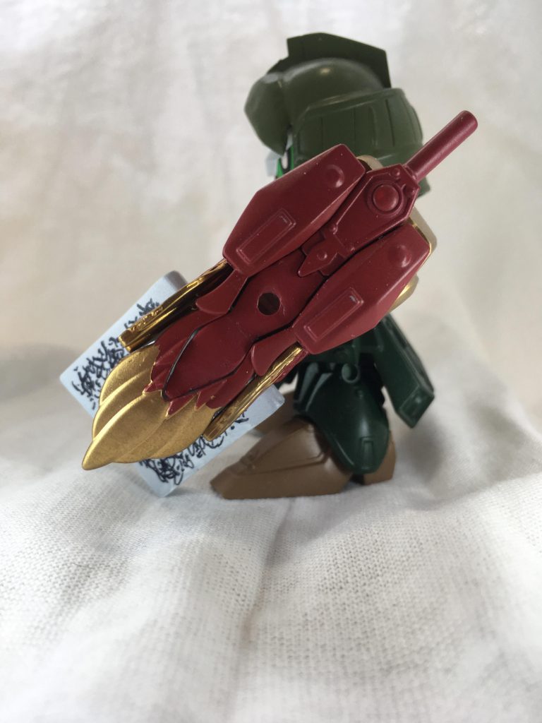 側面から

爆凰扇を肩にかけたマント状に
して
最終再臨っぽく