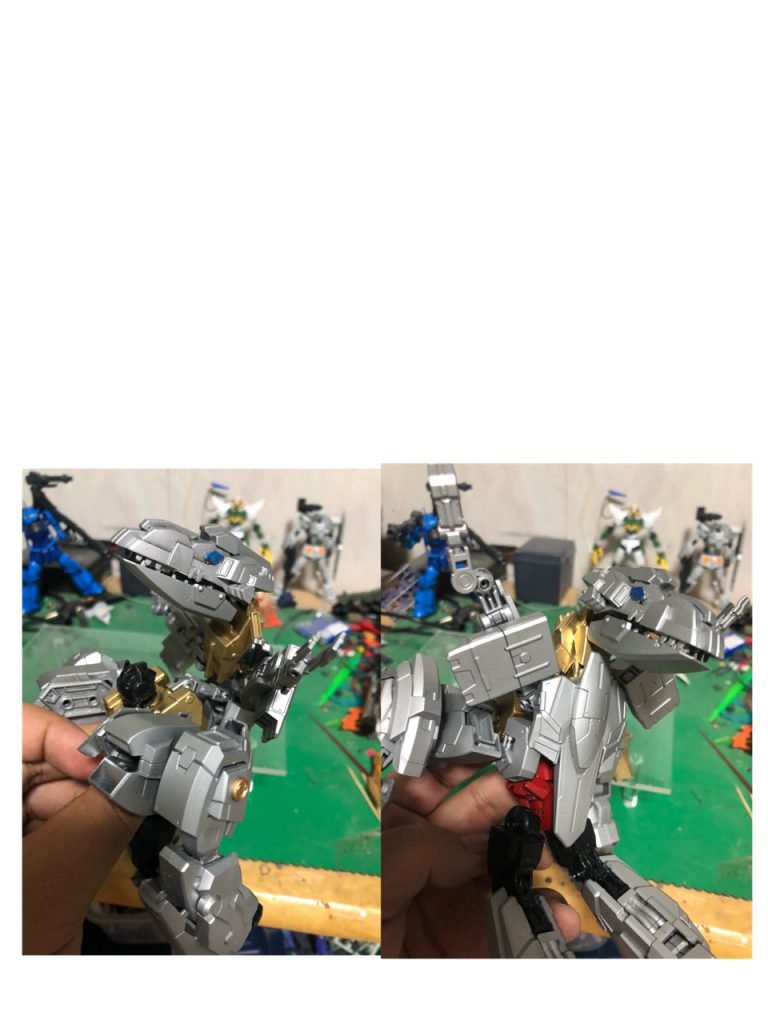 恐竜モードの上半身を背中にスライド
恐竜モード時の手や首の位置を調整して