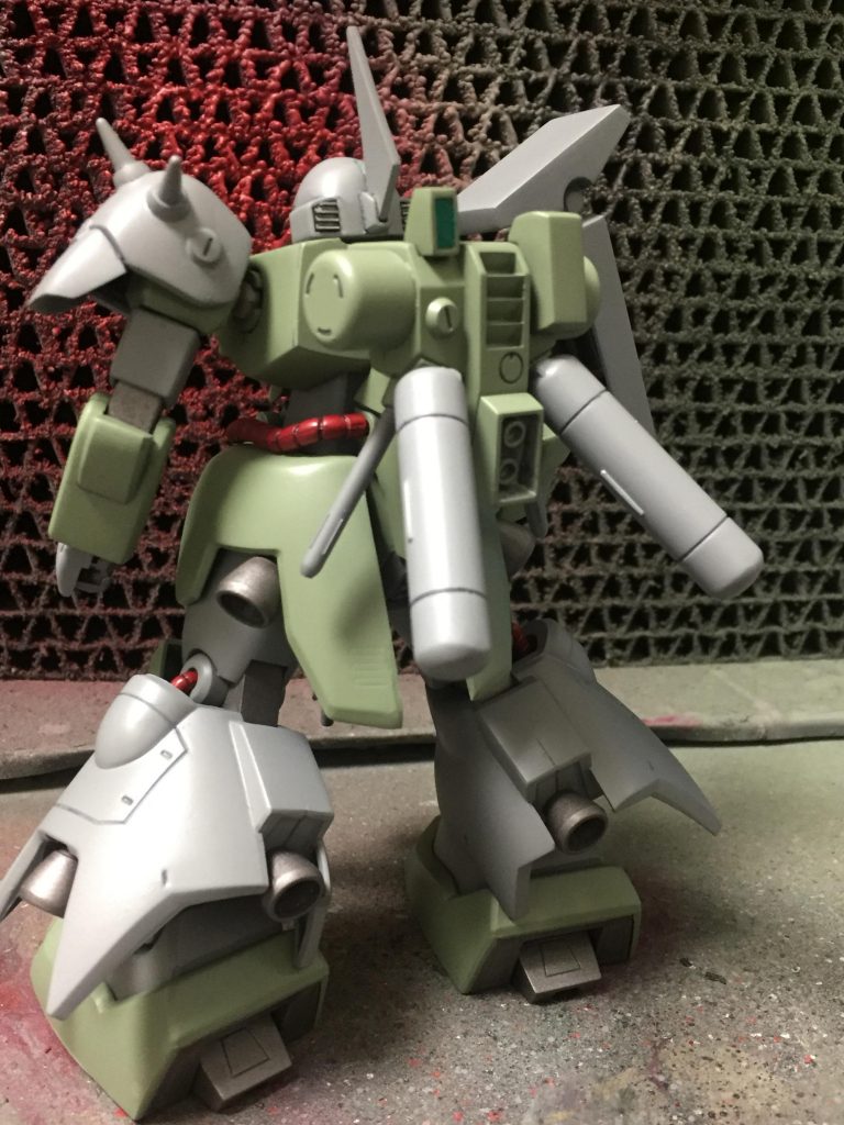 バックパック/航続距離を延長させたリゲルグの空間戦闘用の物を装備．推力ではノーマルタイプに劣るものの，ミサイルポッドによる火力で敵機を追い詰める．