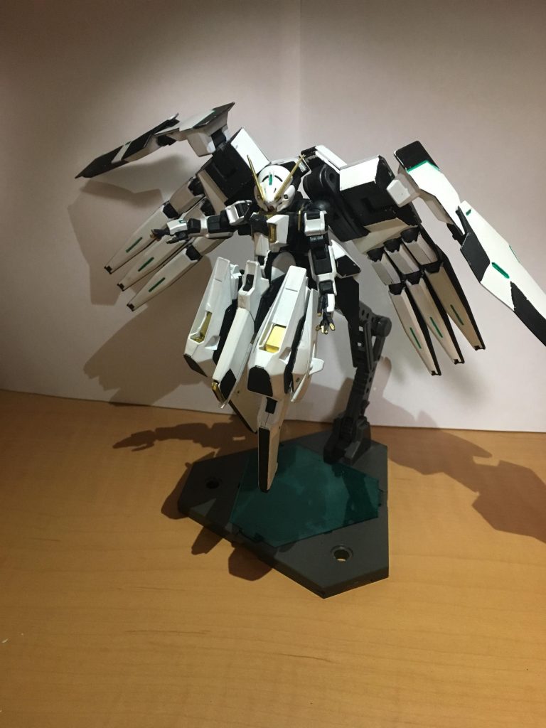 自分がGBNで使うならと思い作りました。名前のエリルはTRシリーズの名前に共通する「ウォーターシップ・ダウンのうさぎたち」という作品で「敵」を意味するエリルから取りました。正義でも悪でもなく敵である、という設定なのでモノトーンカラーと天使と化け物に見える各形態になります。以下設定