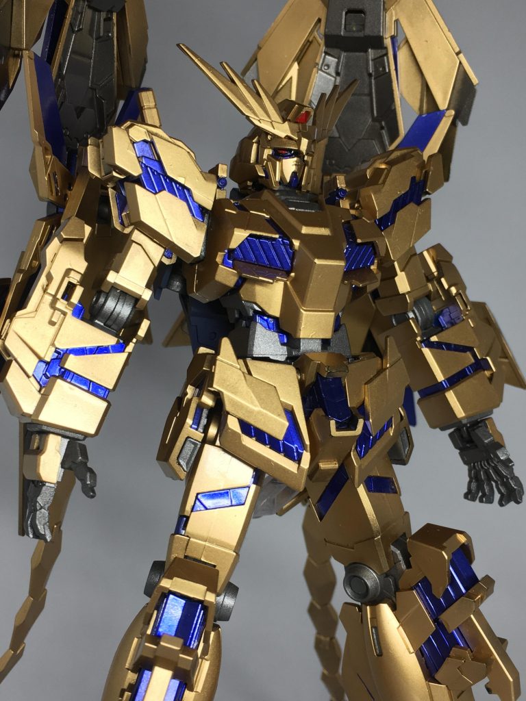 サイコフレーム部は下地にシルバーを塗ってからクリアブルー+クリアバイオレット+サファイアブルー少量混ぜて塗ってみました。