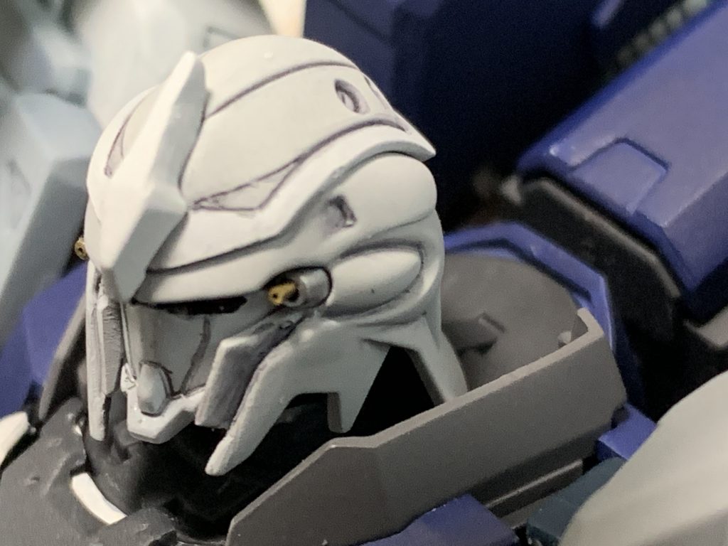 頭部バルカンはシルバーで塗装し、さらに0.6ミリ真鍮パイプでディテールアップ