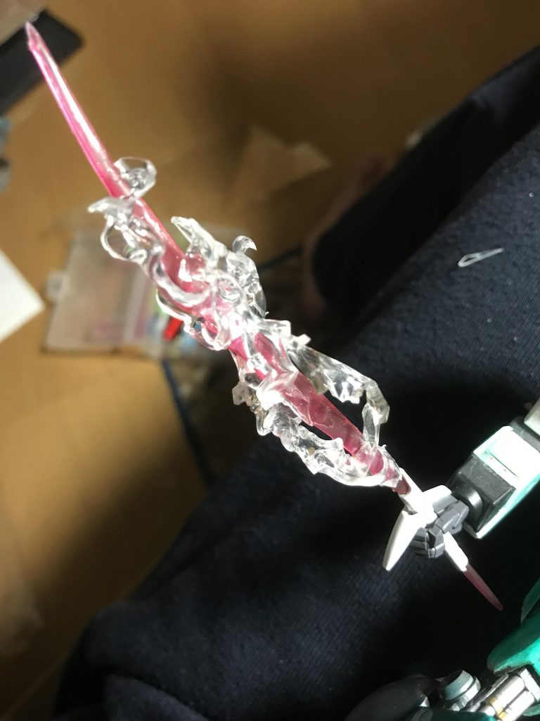 ビームサーベルも透明プラ板を炙ったエフェクトをセット