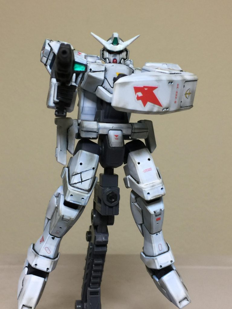 ガンダムAGE・ウルフの正面
ドッズライフルを 構えた
アピールショット!
シールドのウルフのマークは
ガンプラの箱に 入ってました
マーキングシールを使用しました。
マーキングシールは 5年ぶりに
使用しました。