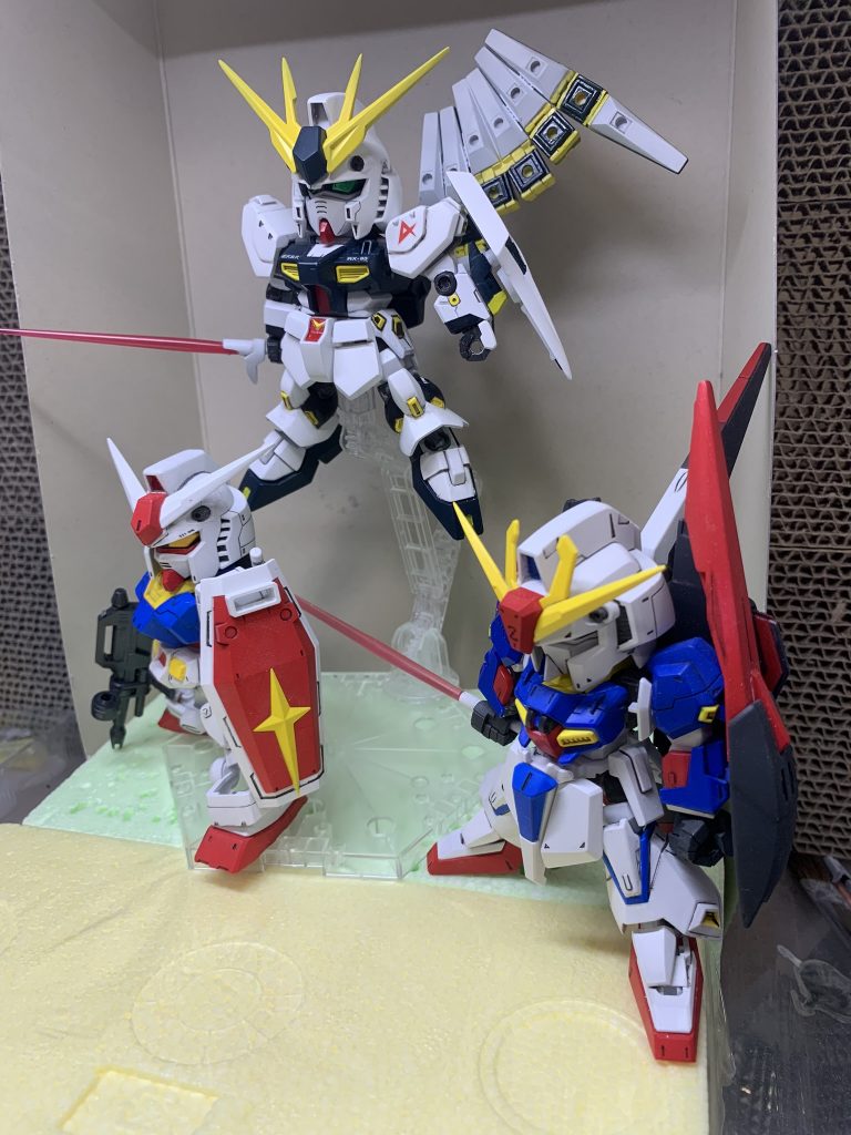 別ショット。

ガンダムは色を塗っただけです。