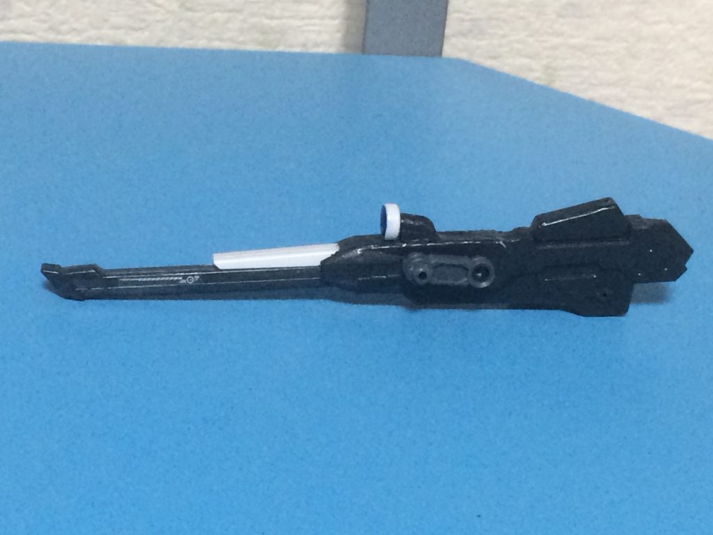 ユニバースブースターのパーツをそのまま使っているので伸縮出来ます
さらにユニバースブースターの凸を使って対艦刀の接続するパーツをそのまま付けています。