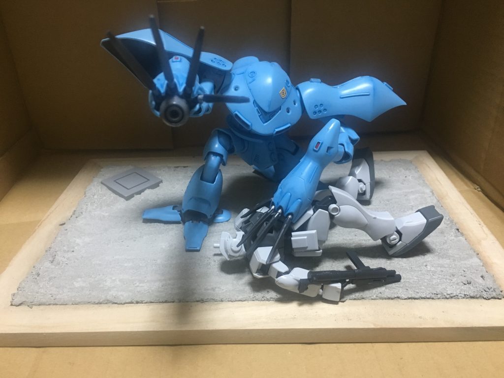 ベースには100均の額縁とセメントを使いました。