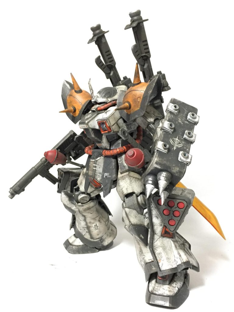 本体自体はあまり手を入れてないのですが、武装を増やしてケンプファーのようなシルエットにしました。