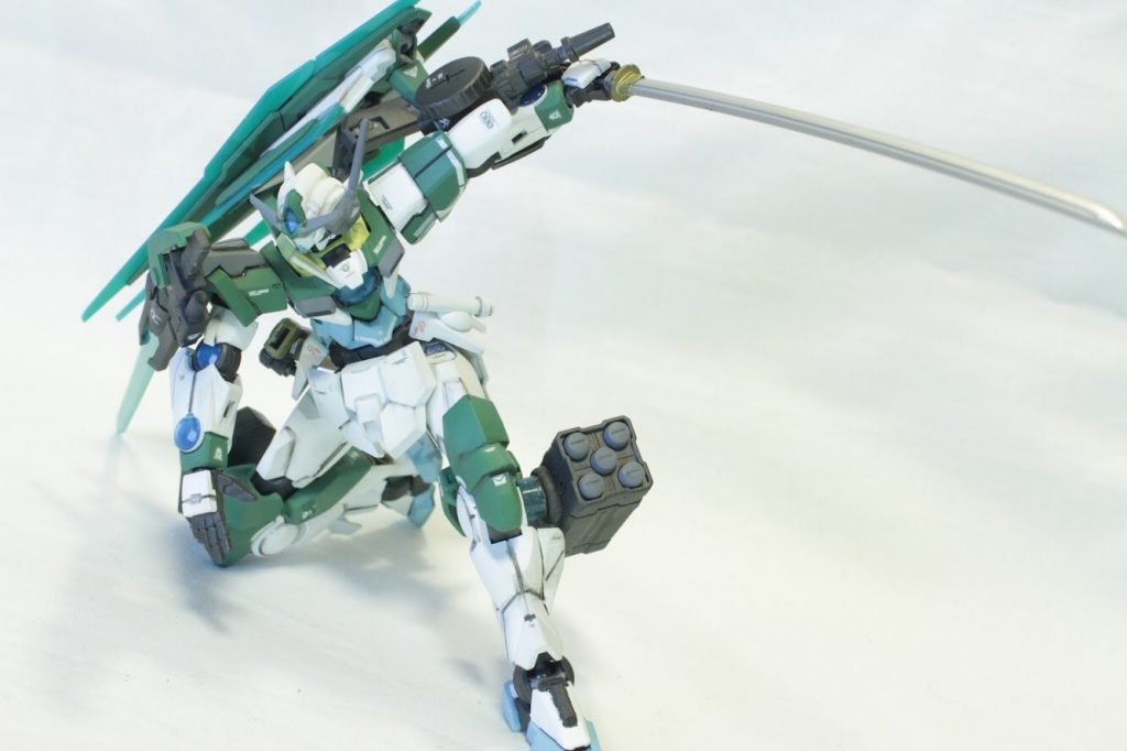 やはり年季が入っているだけあって塗装ハゲや関節の劣化がすごい…。この2年半、名刺がわりにいろんな展示会やオフ会に連れ回したからね…。