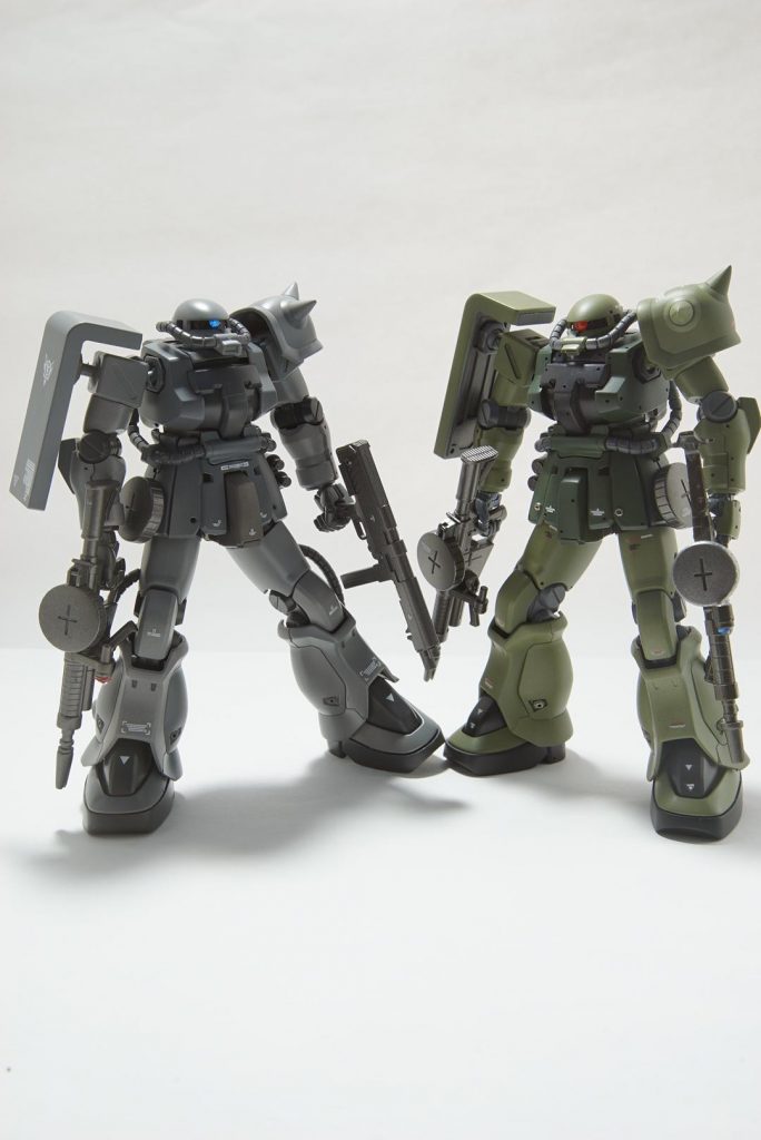 ジオン系を意識した物と一緒に。
こちらも設定色とは若干異なる色で全塗装しました。