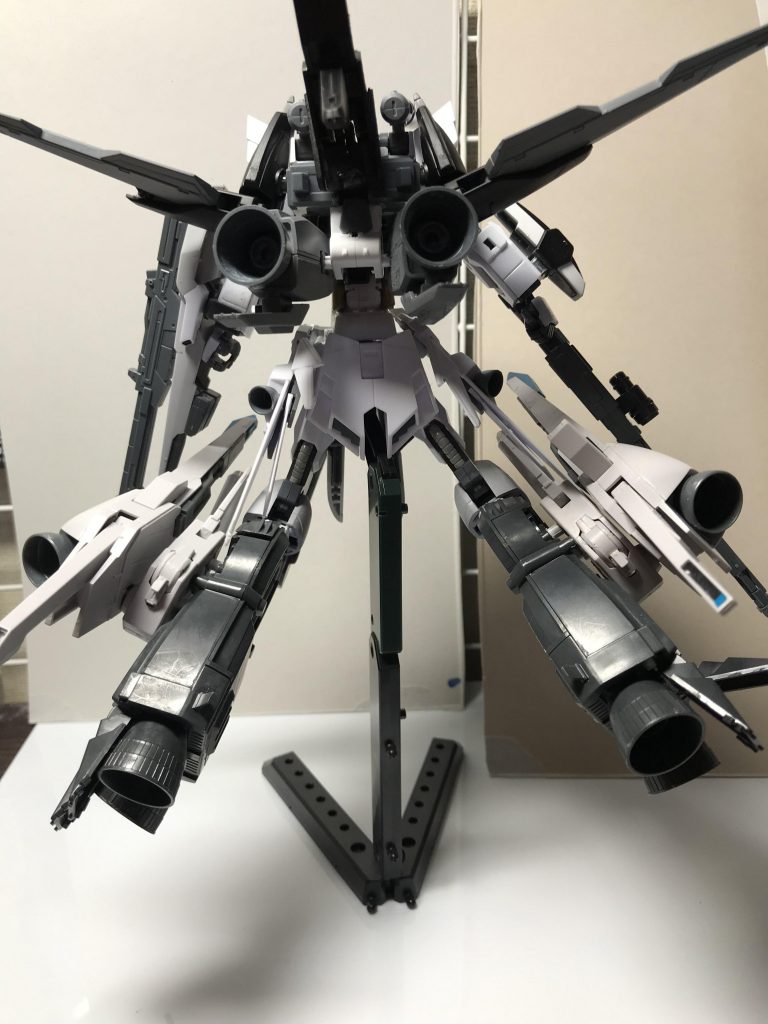 一番最初の高機動型バックパックもつけられます!!個人的に後ろ姿はこちらの方が好きです!w