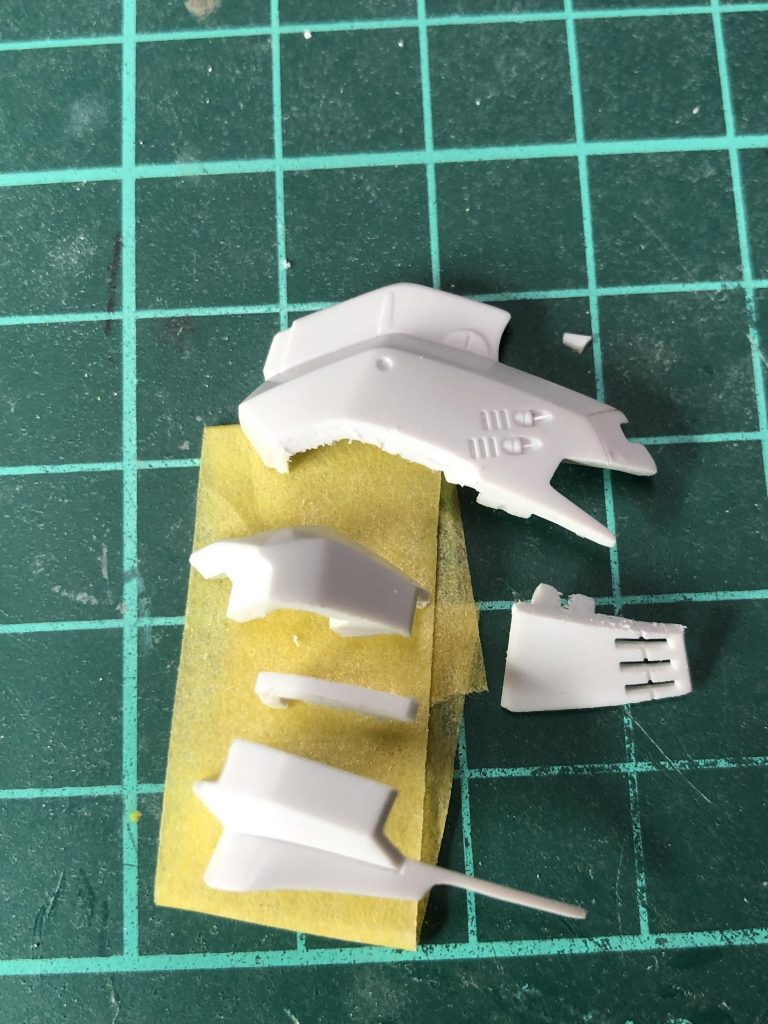 ヘルメット  切断、加工