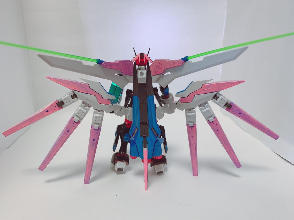 背面 ブースターの先端にビーム砲