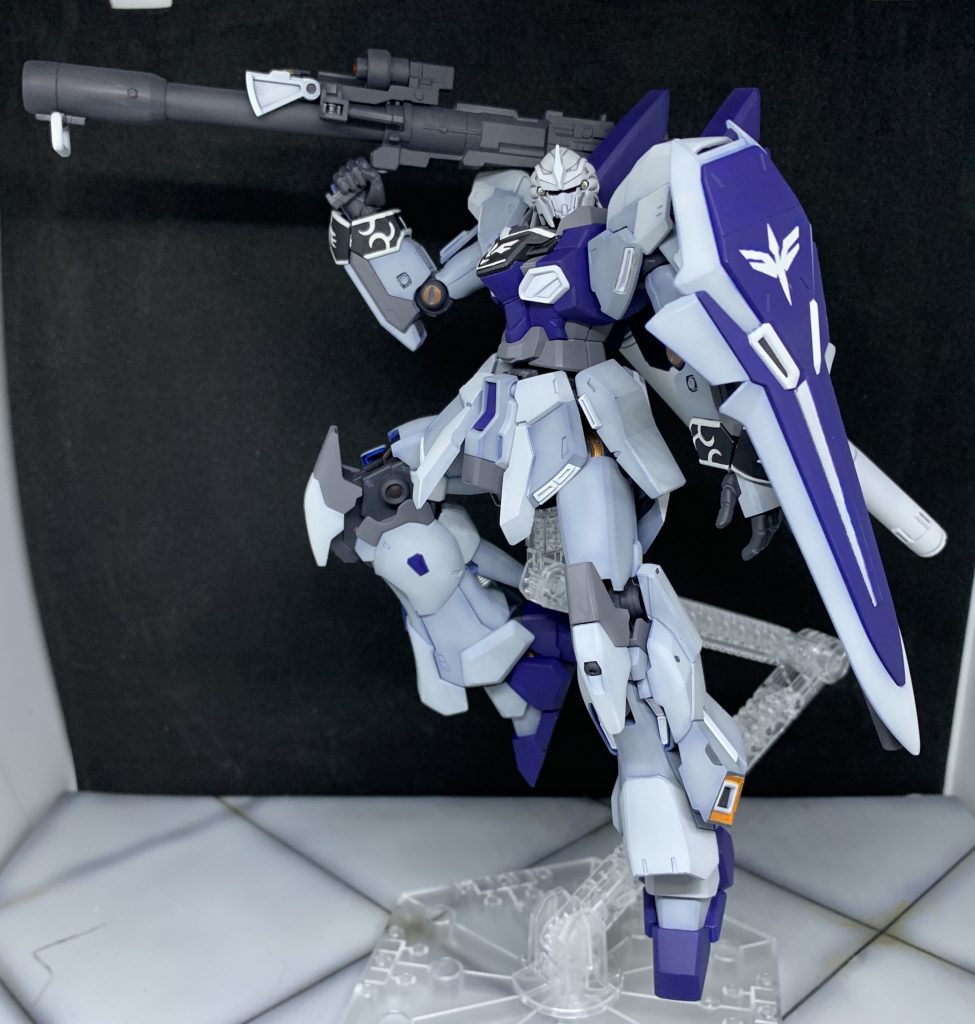 シールドのマーキングは付属ステッカーを切り出してマスキングテープがわりに塗装