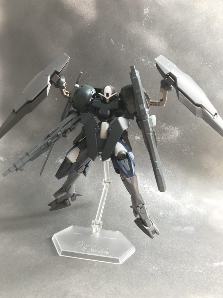 バックパックのGNシールドは展開する事で機体の周りに球体のGNフィールドを発生させ、全方位ガードによる高い防御力を誇る
というイメージ笑