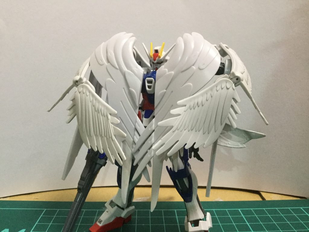 シールドを展開した形態
この状態では単機で大気圏を突破することができる