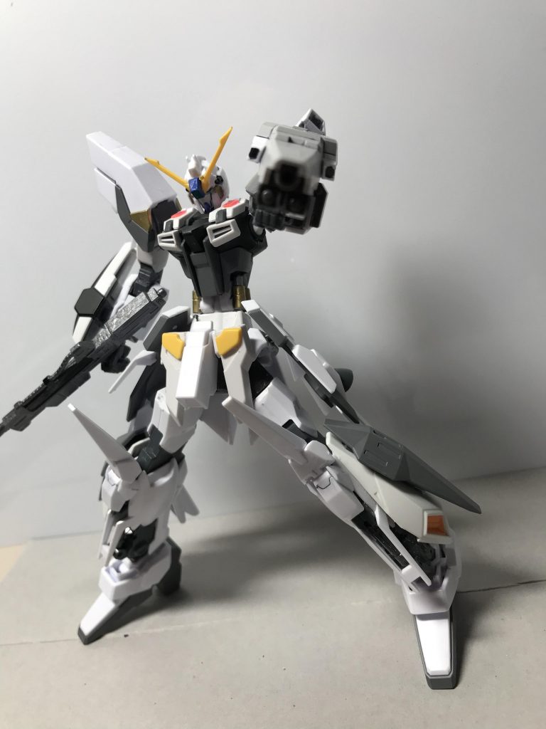 シールドはリゼルとほぼ同じですが下にゼータのミサイルが搭載されています!