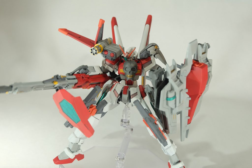 火力てんこ盛りの宿命ですが、機動力は低め。その決定を補うために、各武装にはシールドが装備され、本体への直撃を阻む。