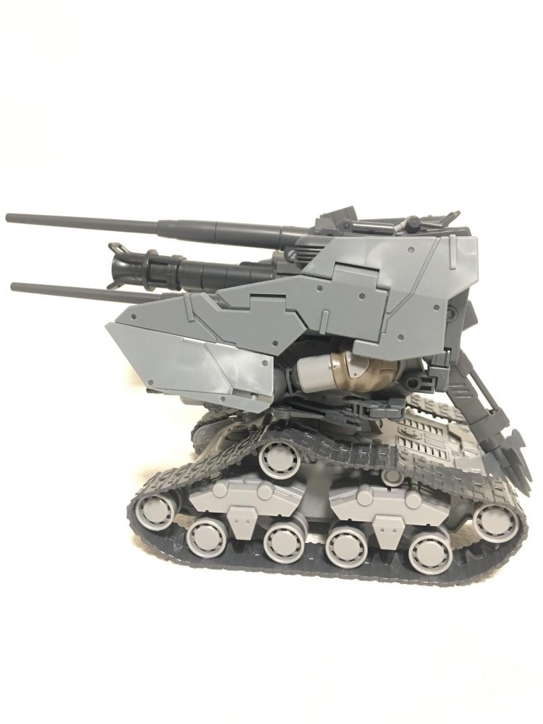 妄想に整備兵として自分を登場させてしまいましたm(_ _)m笑

とにかくジオリジンのガンタンク初期型がかっこよすぎて…♪♪

F岡の中でガンタンクといえば「第08MS小隊」の第10話「震える山（前編）」が真っ先に思い浮かびます。

かっこよさはきっとファーストなんだろうけど、F岡の好きなシチュエーションは08小隊に守られてるガンタンクって立ち位置なんですよ(*´-`)

好きなガンタンク×好きなシチュエーション＝初期型ガンタンク 単騎拠点強襲兵装、なんです(笑)