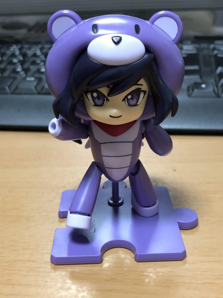 顔パーツは2種類あります。スカーフはシールで色分けされています。