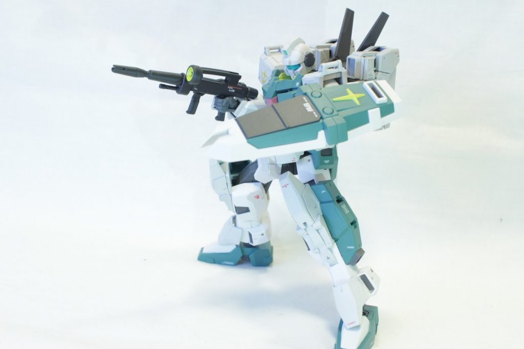 宇宙世紀系のパーツは［頭部、肩、シールド、ライフルの一部］しか使っていません。あとはすべて00をはじめとするアナザー系のパーツで出来ています。